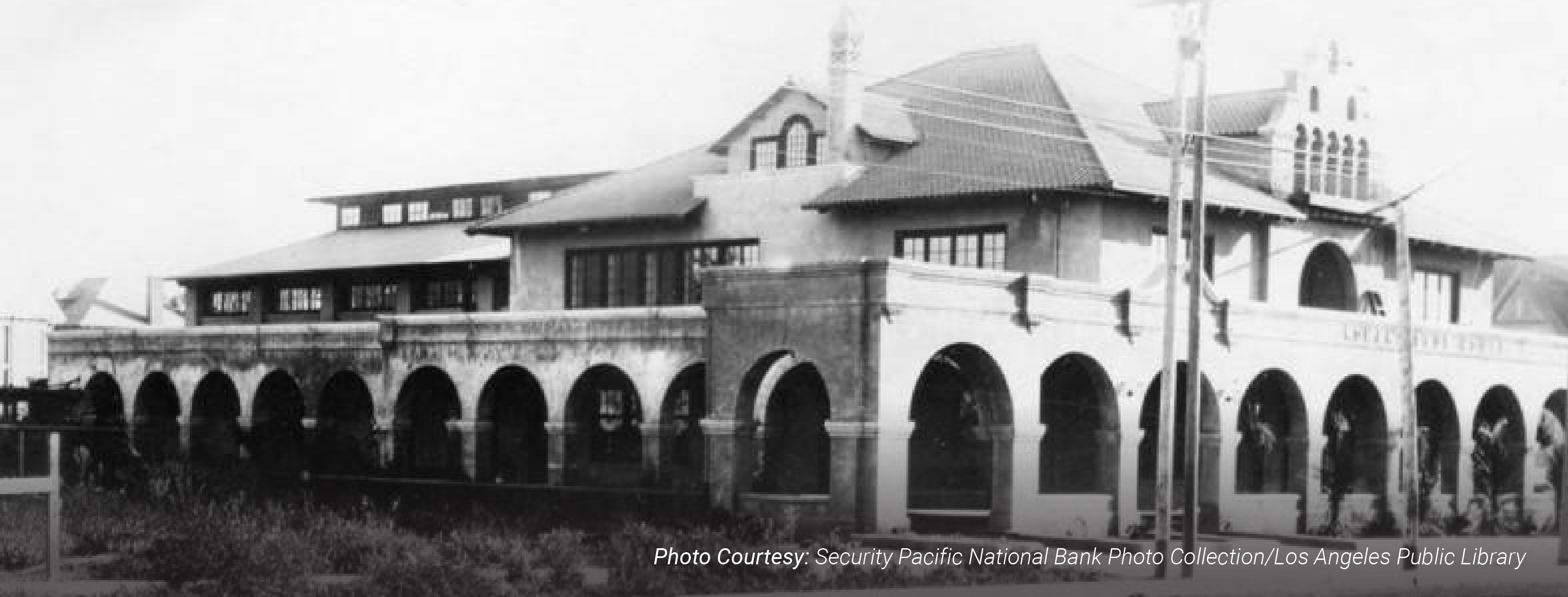 Exterior view of the Friday Morning Club building at 940 South Figueroa Street circa 1900.