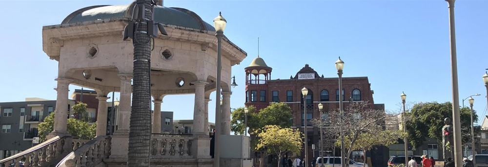 Mariachi Plaza 